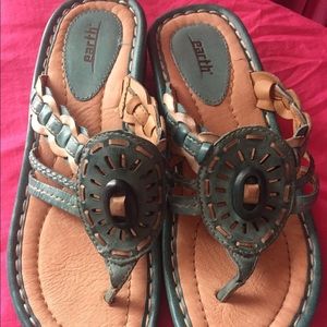 Earth Women’s Leather Sandals
